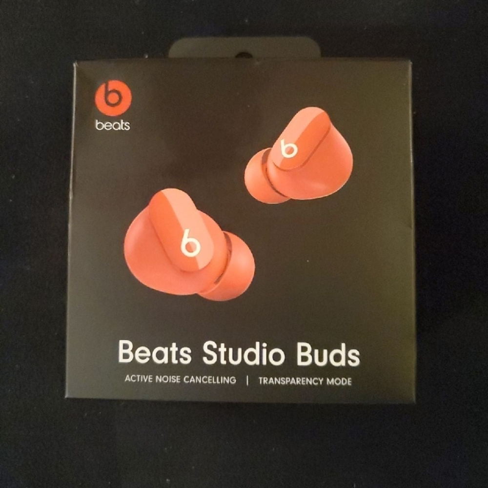 Beats by Dre studio buds